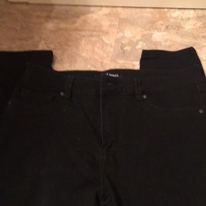 Skinny jeans black in color
